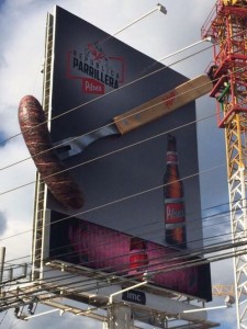 un-panneau-publicitaire-obscene-fait-le-buzz-02